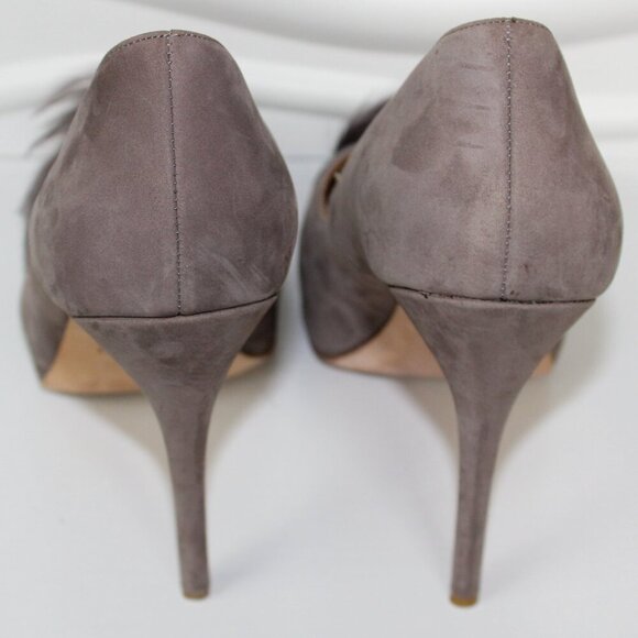 BADGLEY MISCHKA Sz 10 M Fawn Ginnie Pumps Leather Feather Open Toe Heels Evening - Picture 4 of 6